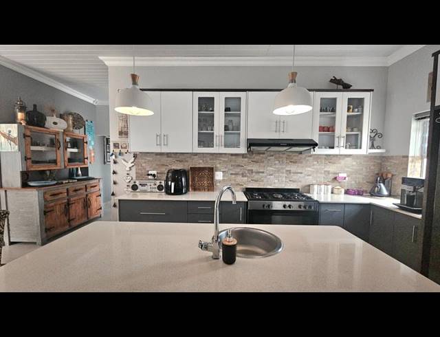 3 BEDROOM HOUSE FOR SALE IN ISLAND VIEW